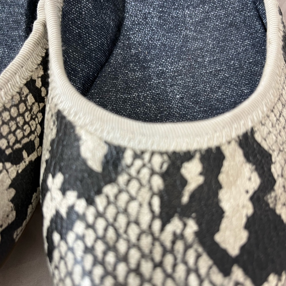 Dr Scholls No Chill Size 7 Brown Snake Print Slip On Be Free Comfort Shoe - Picture 7 of 11